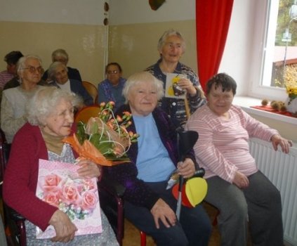 Mesiac úcty k starším