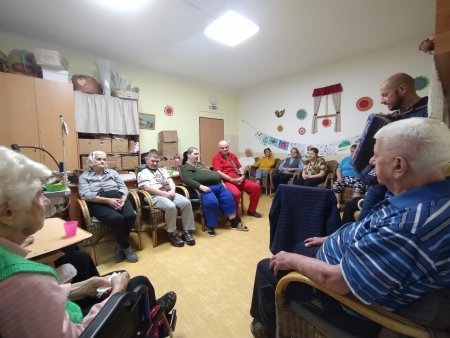 Ľúbostné dopoludnie a posedenie pri harmonike